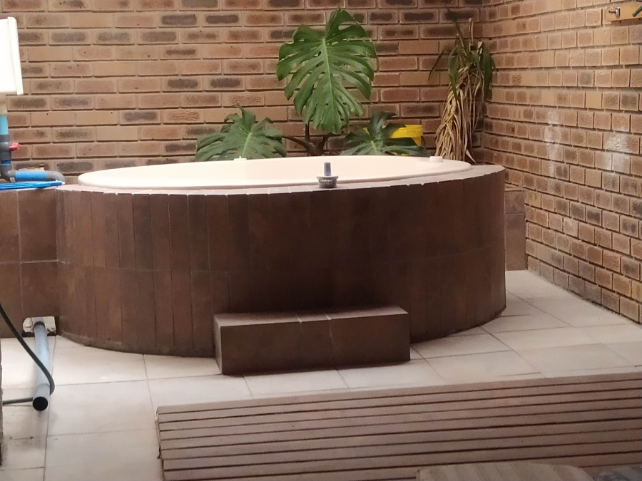 6 Bedroom Property for Sale in De Kelders Western Cape